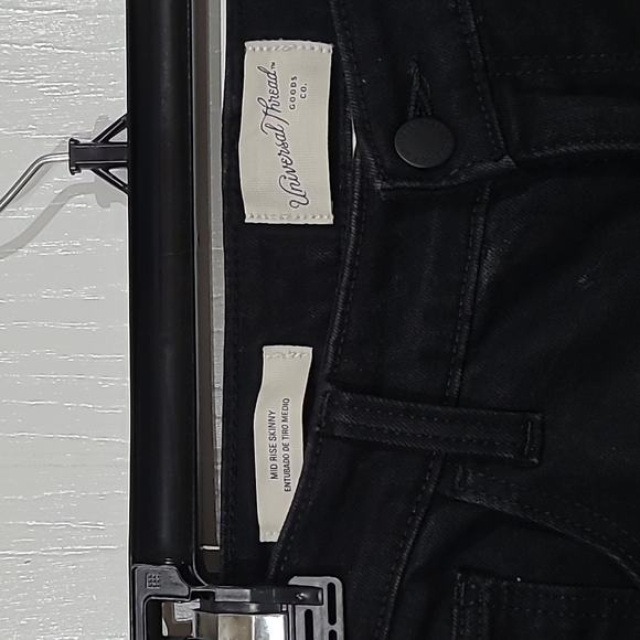 Universal Thread Mid Rise Skinny Jeans - Picture 2 of 6